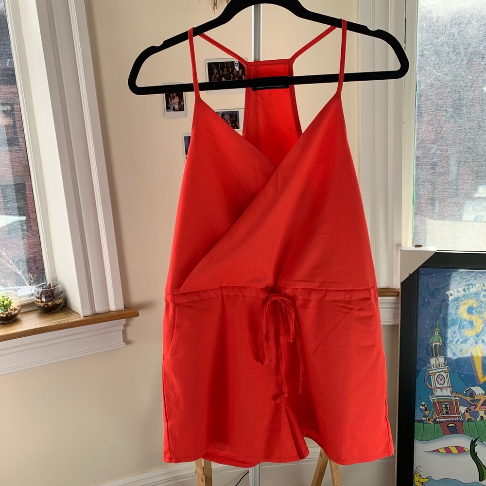 NWOT Lulu’s Coral Red Romper - Picture 3 of 6